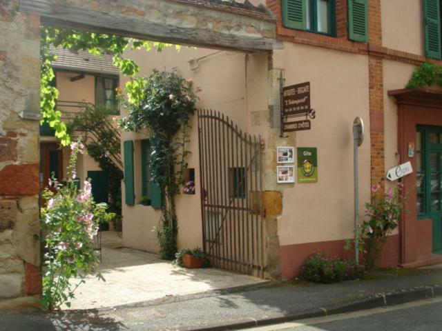 Saint Sauveur Bed and Breakfast Hérisson Eksteriør billede